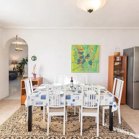 Stunning In With Kitchen Rojales