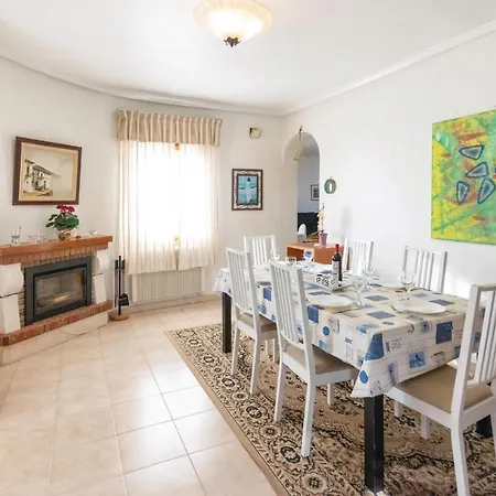 Holiday home Stunning In With Kitchen *